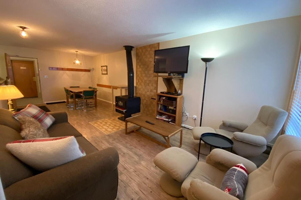The Griz Inn By Park Vacation Management เฟอร์นี ภายนอก รูปภาพ