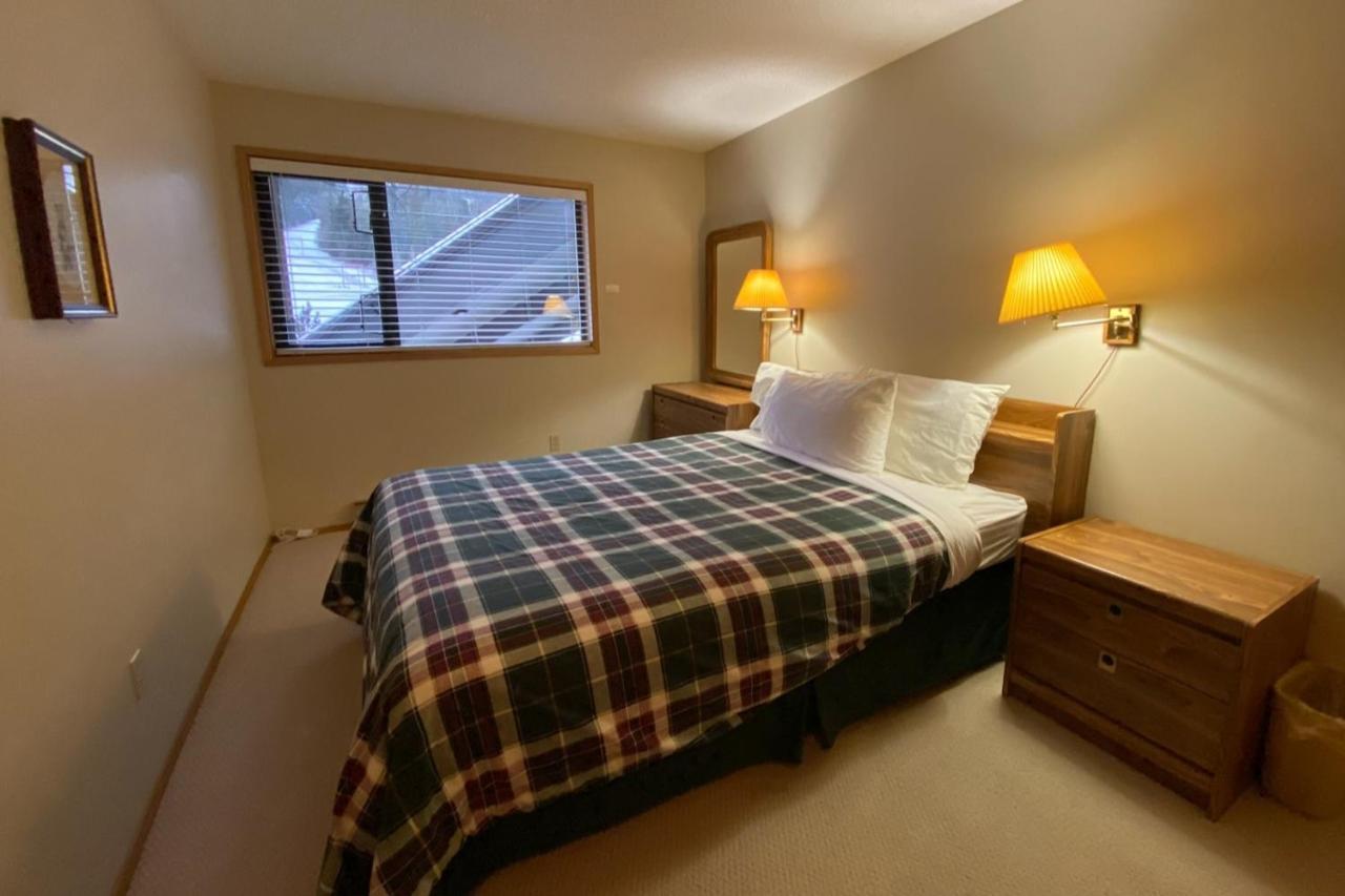 The Griz Inn By Park Vacation Management เฟอร์นี ภายนอก รูปภาพ