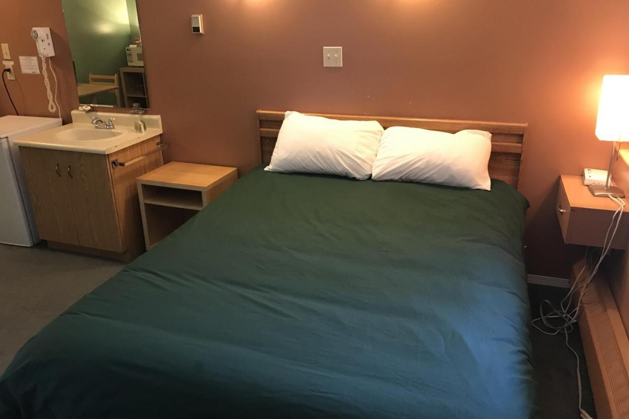 The Griz Inn By Park Vacation Management เฟอร์นี ภายนอก รูปภาพ